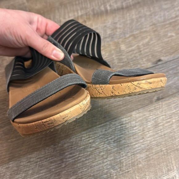 Sketchers Lux Foam Elastic Strappy Wedge - Picture 5 of 7